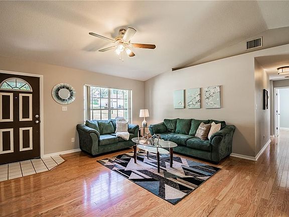 4th image of 10839 Hilldale Dr