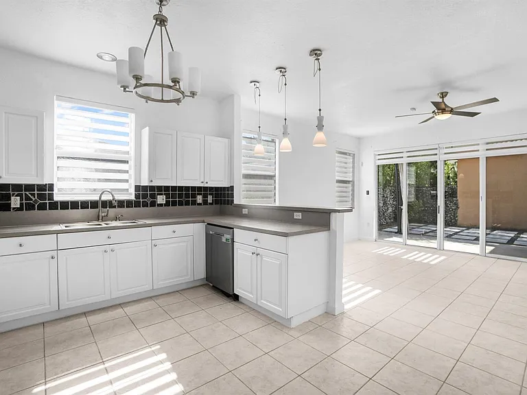 9006 SW 214th Ln — Photo 3