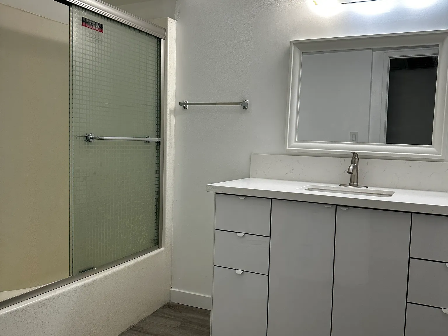 2 bed, 950 sqft, $3,095 — Photo 3