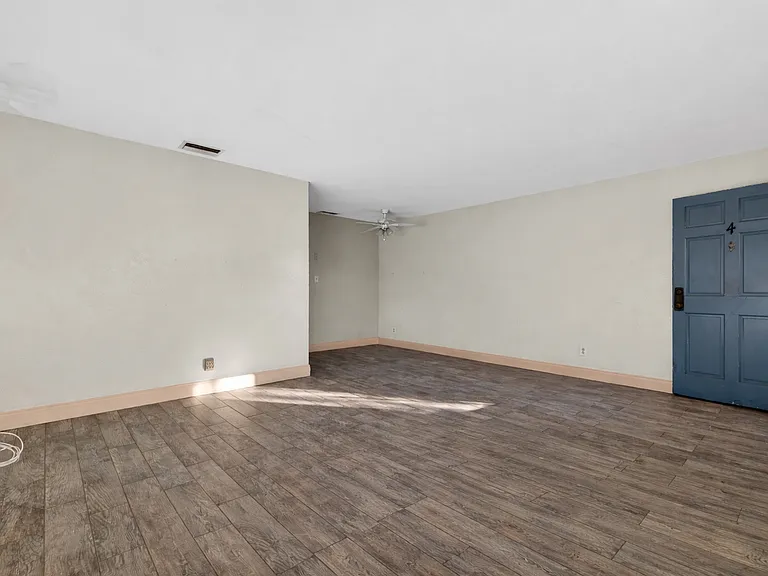 535 12th Ave NE #3 — Photo 17
