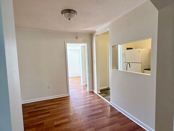5th image of 3208 Dodds Ave #B