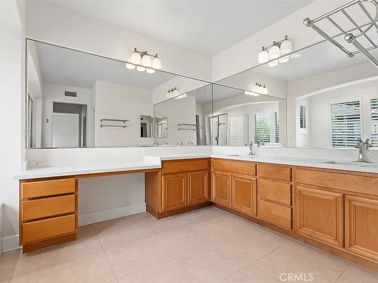82 Laurelhurst Dr — Photo 16