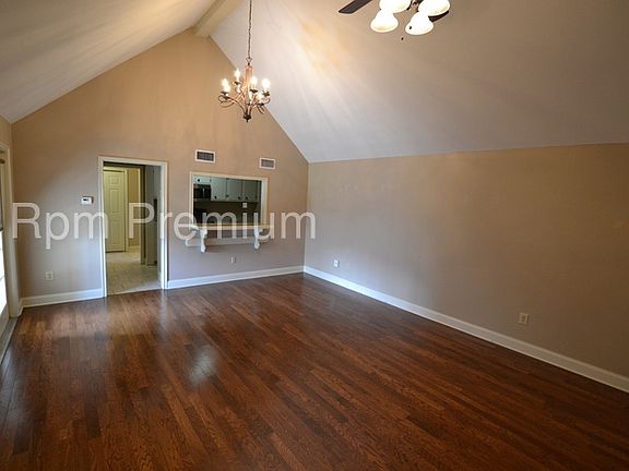 5th image of 100 Janis St APT 13