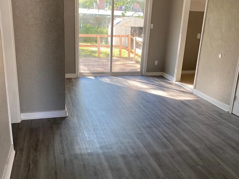 210 W Jacobs Dr — Photo 5