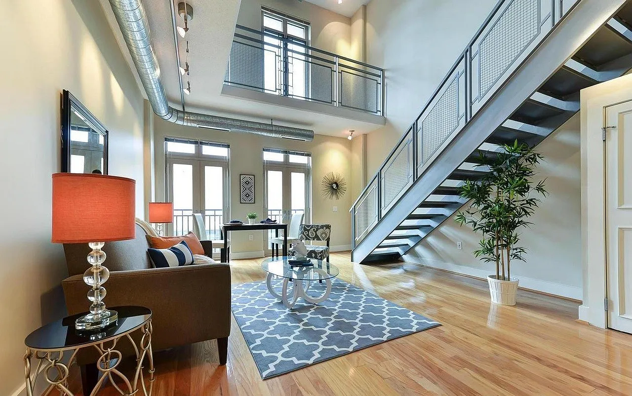 Contemporary Columbia Heights Loft | Prime Location — Photo 1