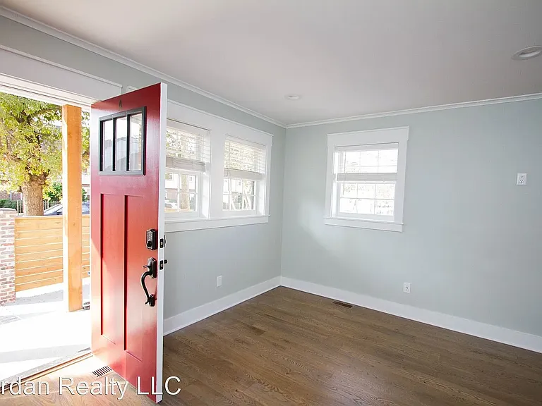 132 Romney St #A — Photo 10