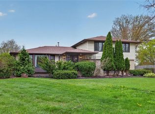 306 Hunters Ln, Williamsville, NY 14221