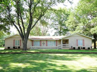 510 E Nottingham Ln, Springfield, MO 65810