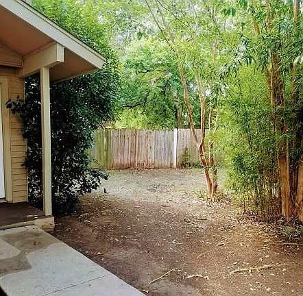 3rd image of 300 Villa Oaks Cir #B