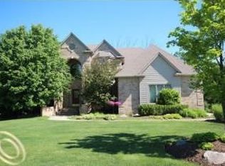 3784 Fawn Dr, Rochester, MI 48306