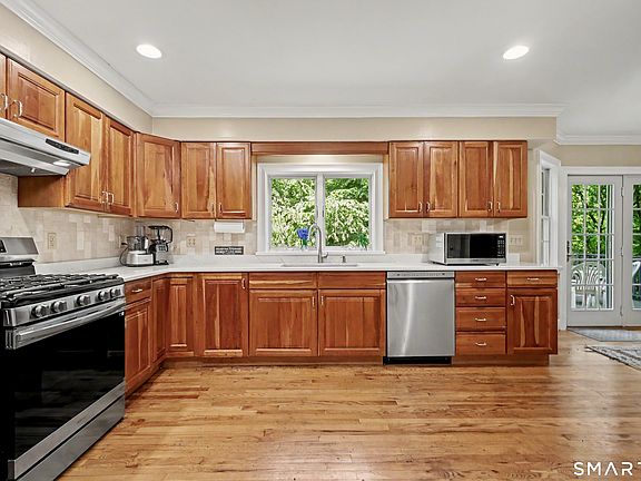 5th image of 17 Goodhill Road