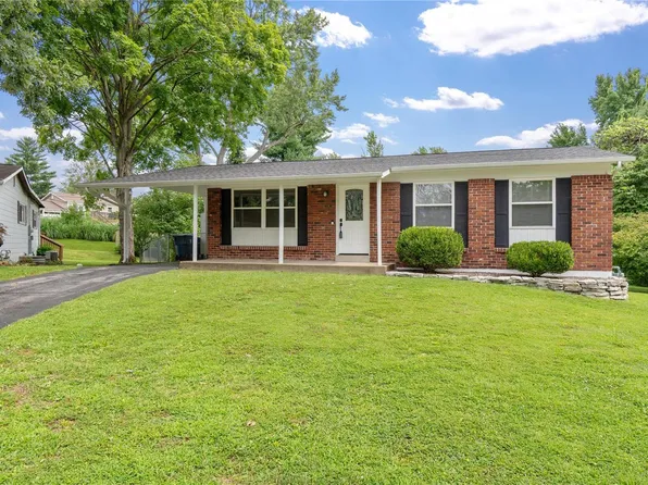 30 Glenmark Ct, Maryland Heights, MO 63043