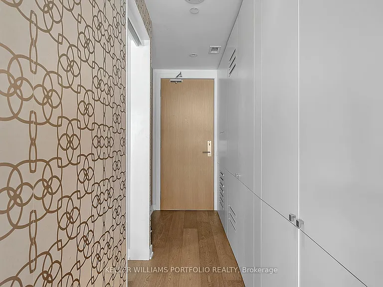 629 King St W #622 — Photo 3