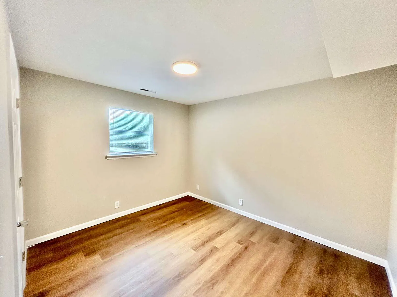 2 bed, 1.0 bath, 900 sqft, $925 — Photo 3