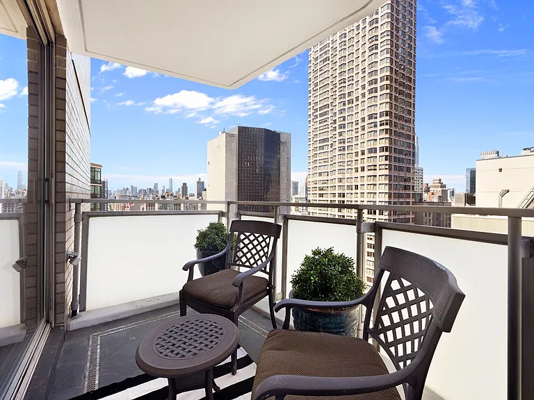 300 E 40th St #27R — Photo 5