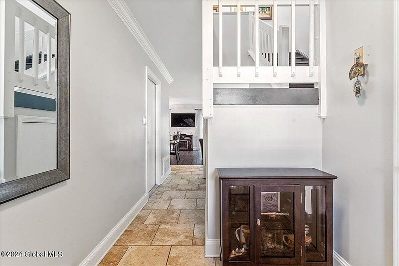 5th image of 4038 Chaucer Place