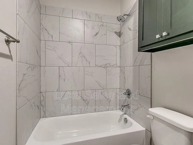 8003 NW 105th Ter — Photo 27