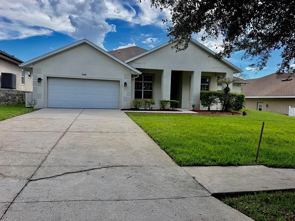 4 bed, 3.0 bath, 2383 sqft, $3,100 — Photo 1