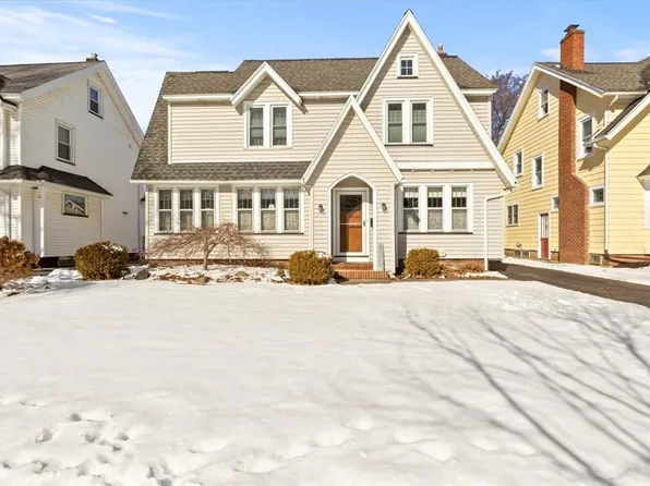 96 Elmcroft Rd, Rochester, NY 14609