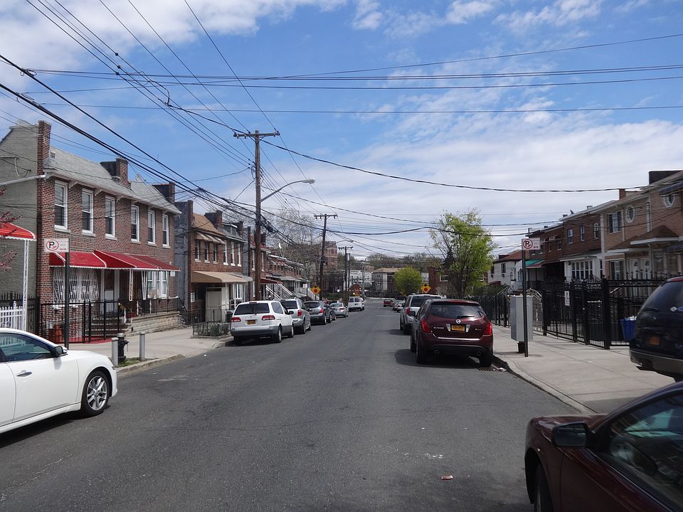 2nd image of 928 E 217th St