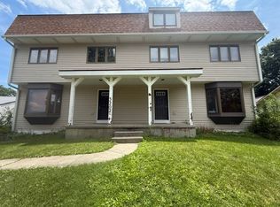 3202 Chatham Dr #A, Urbana, IL 61802