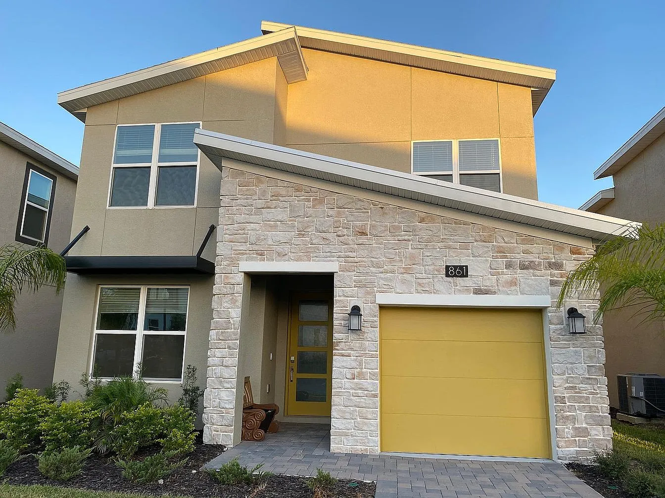 5 bed, 3081 sqft, $3,850 — Photo 1