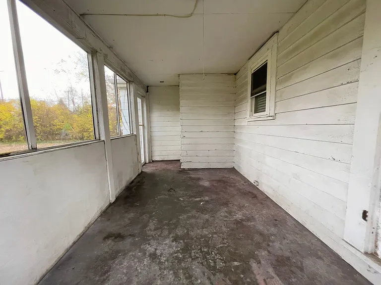 1408 N Mann Ave — Photo 29