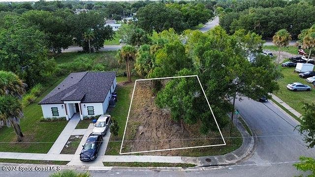 1st image of 702 Lucky St