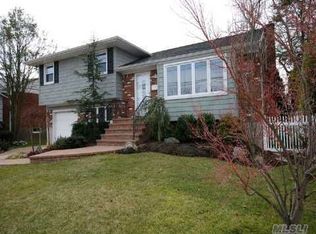 1722 White St, Bellmore, NY 11710