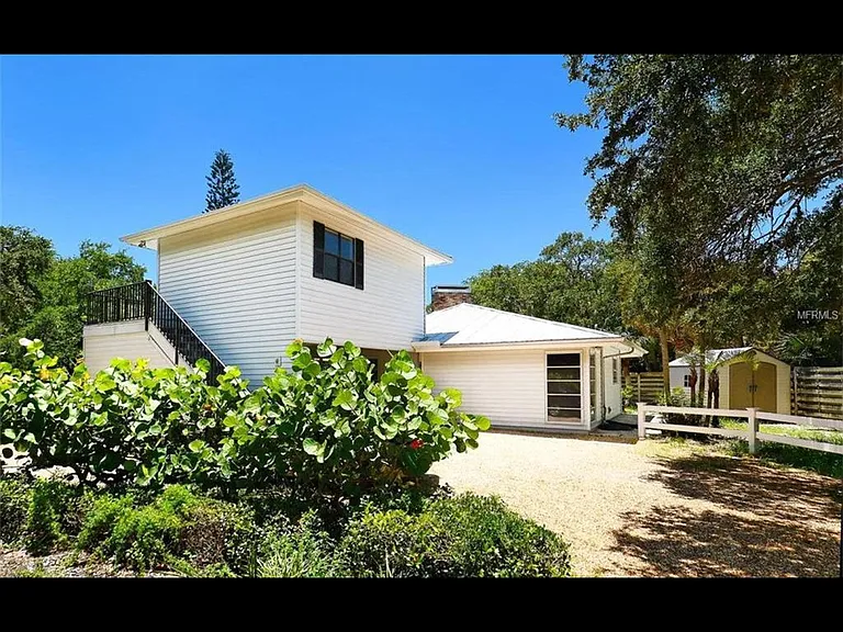 5255 Winding Way — Photo 1