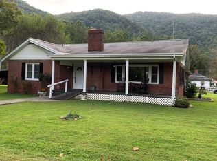 19 Pensacola School Rd, Burnsville, NC 28714