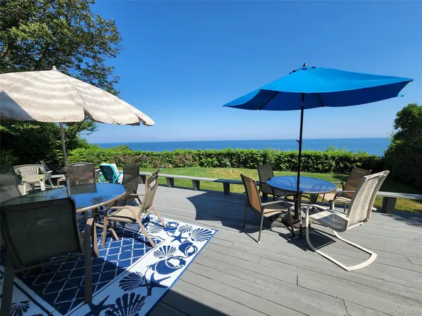 7 Riverhead Rd, Sound Beach, NY 11789