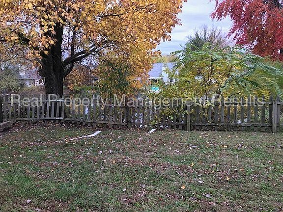 3rd image of 5911 Allens Lake Ct