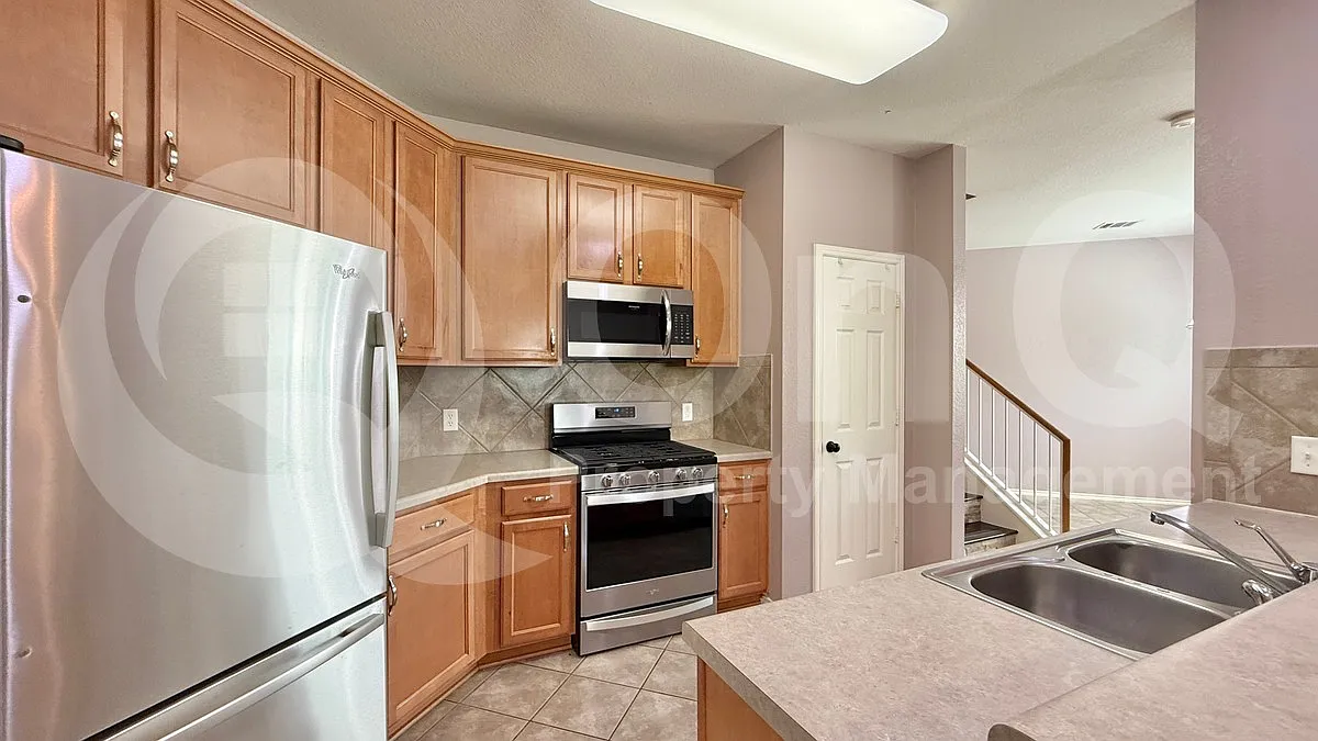 2 bed, 2.5 bath, 1550 sqft, $2,000 — Photo 3