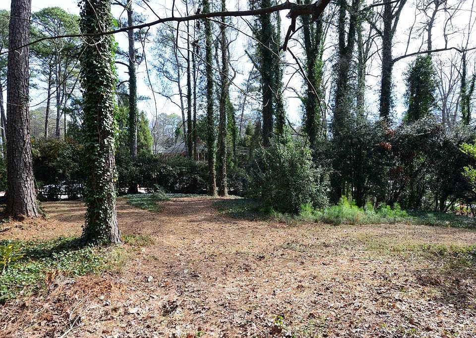 2nd image of 606 W Wesley Rd NW Lot 0