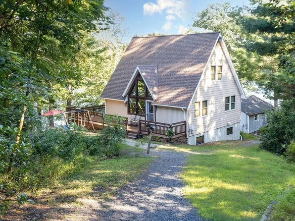 32 Pineview Ter, Taunton, MA 02780