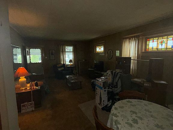 4th image of 623 Warren Ave