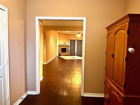 5th image of 908 Emerald Dove Ave