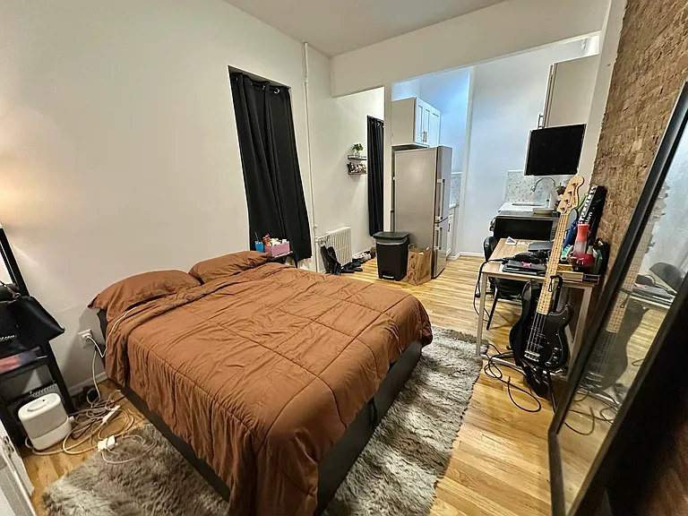 224 E 21st St #2D — Photo 2