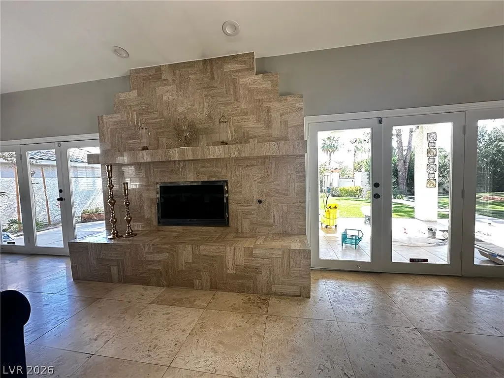 3 bed, 3.5 bath, 6770 sqft, $4,900 — Photo 4