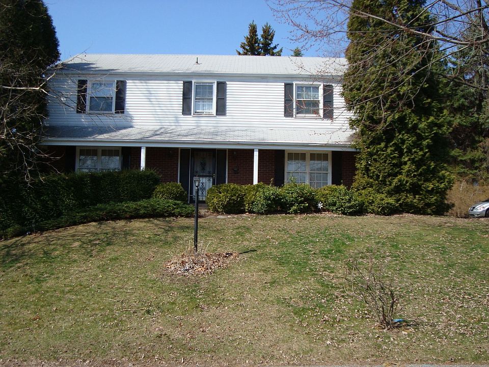 2nd image of 2715 Champlain Dr
