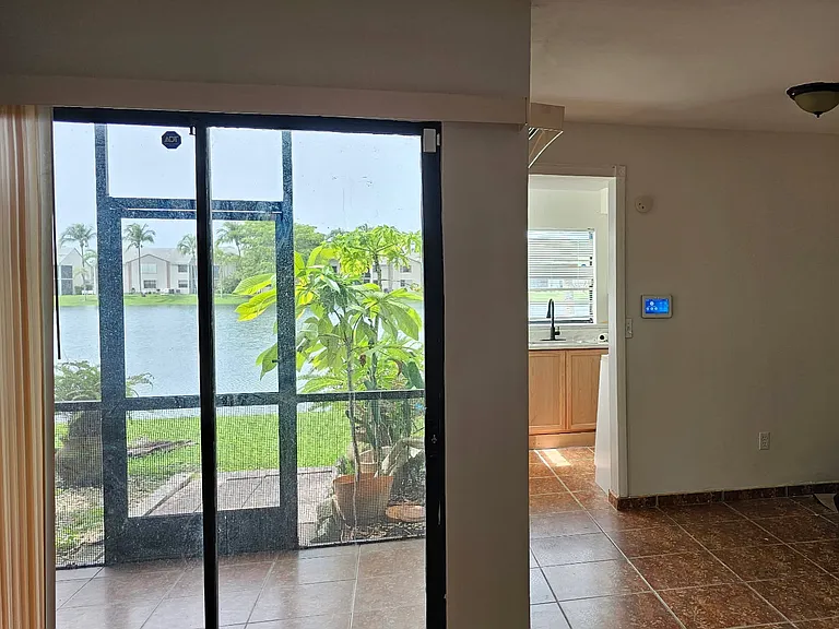 1041 Jefferson Dr #J — Photo 13