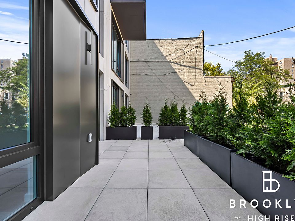 1st image of 50 E 10th St #103