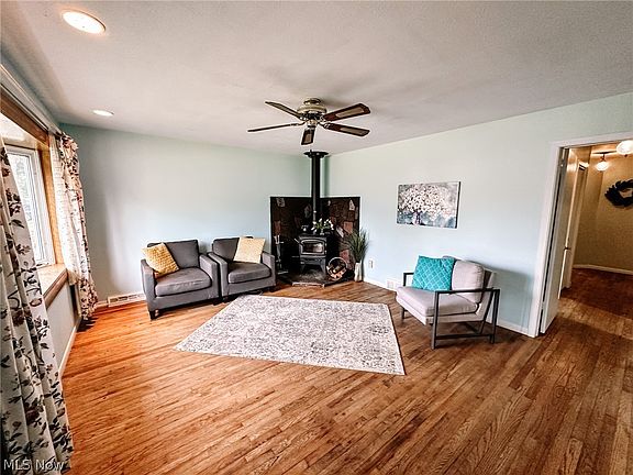 2nd image of 88 Chestnut Ave