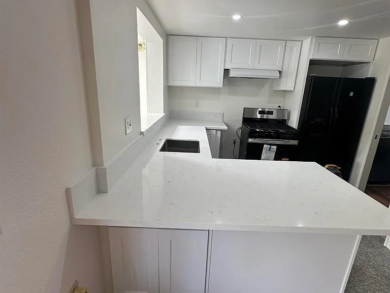 1798 Sherbrooke St #1 — Photo 6