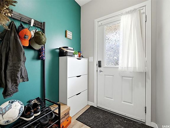 3rd image of UNIT 302B-3355 Green Poppy STREET