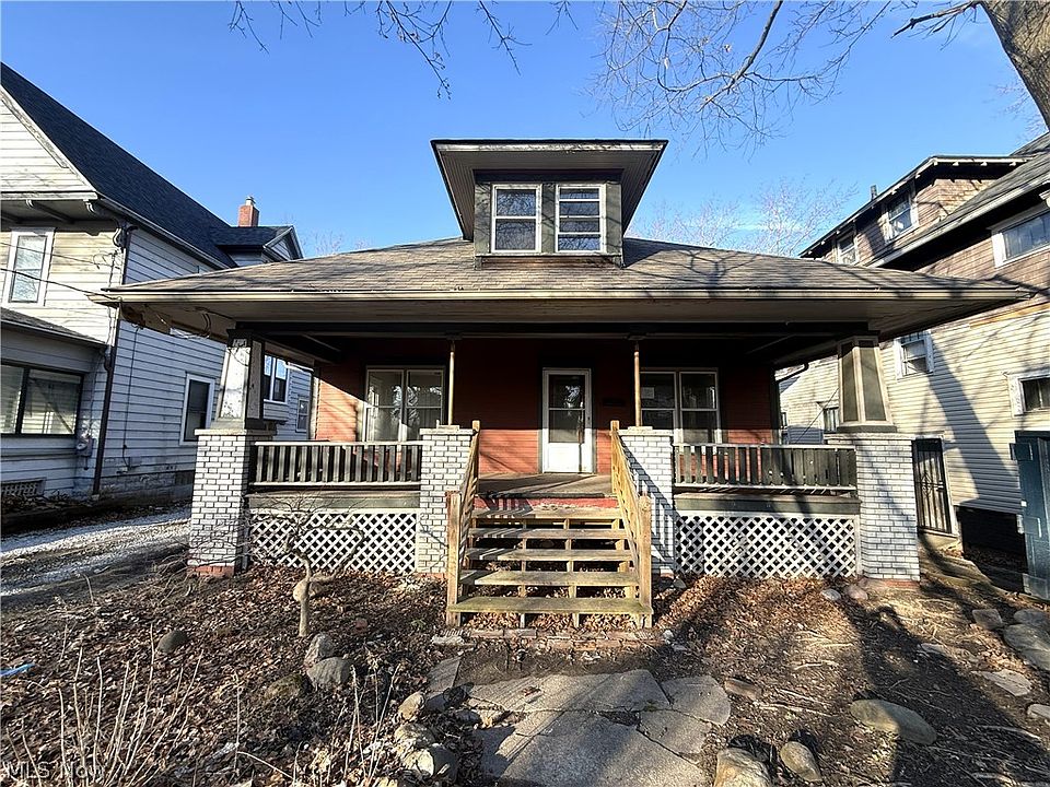 1st image of 295 Grove St