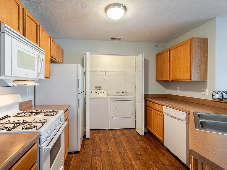 Creekside at Meadowbrook Apartments — Photo 7