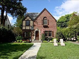1st image of 83 Plandome Ct