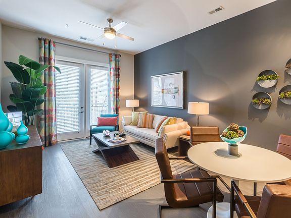 2nd image of 504 E Pettigrew St APT 323
